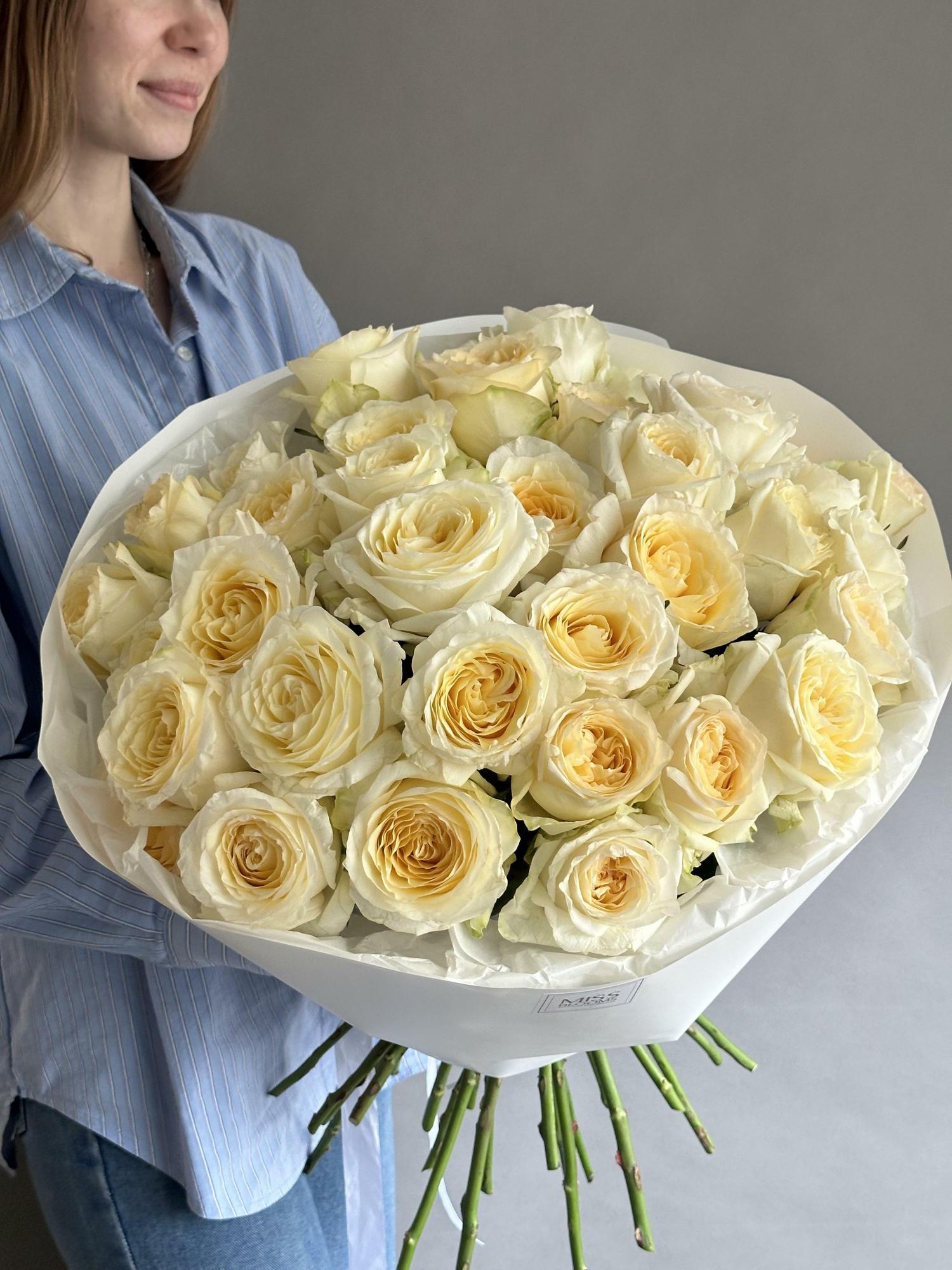 Букет из 35 сливочных пионовидных роз