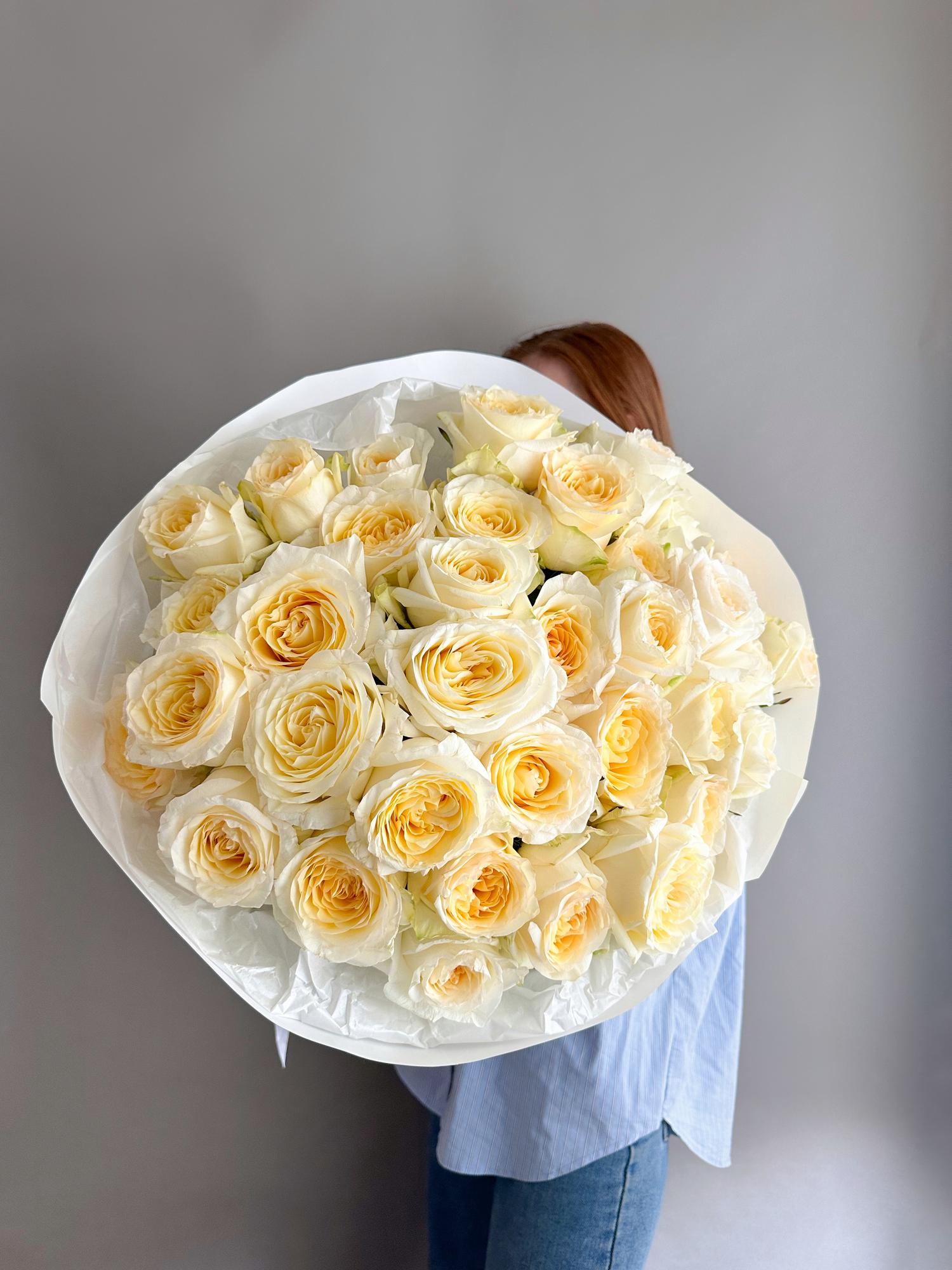 Букет из 35 сливочных пионовидных роз