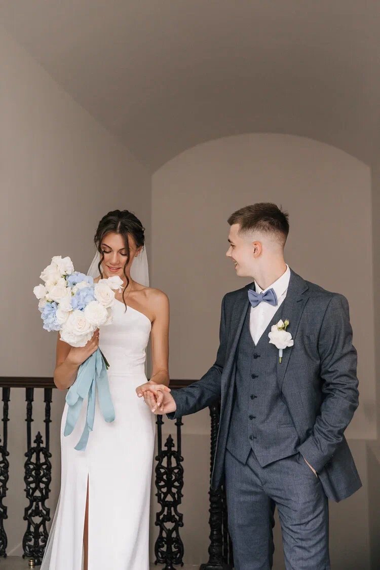 Букет невесты с голубыми акцентами