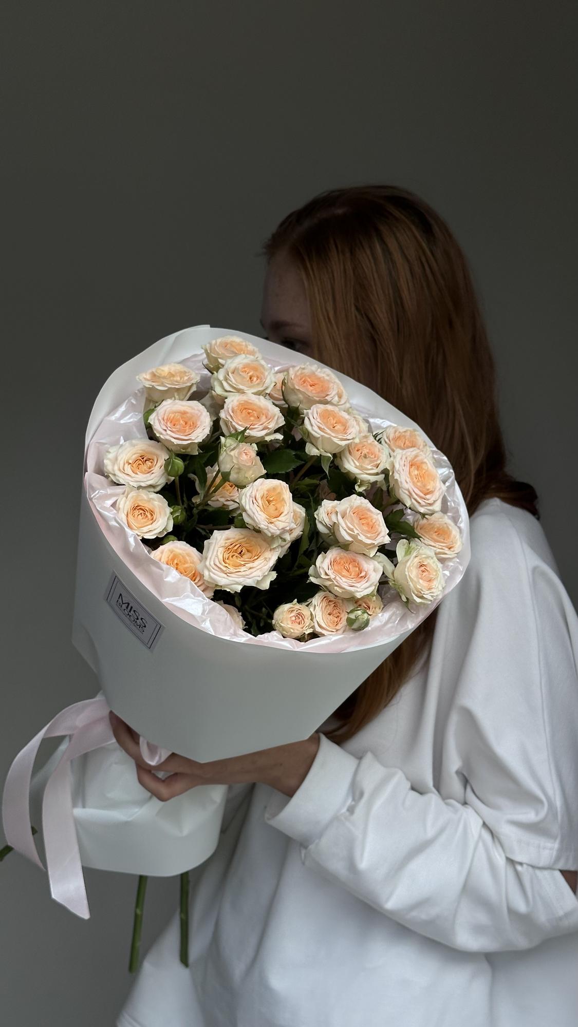 Букет из кустовых роз «Розанелла»