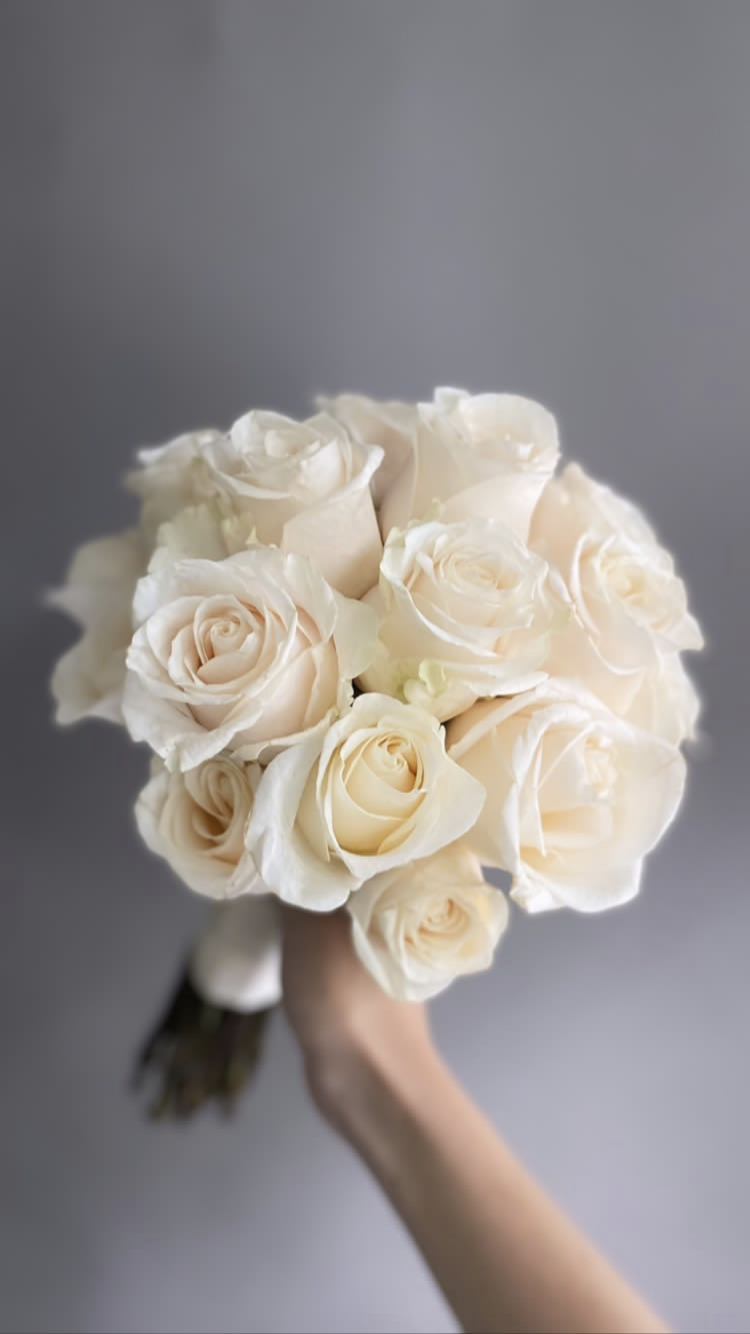 Букет невесты  из белых роз