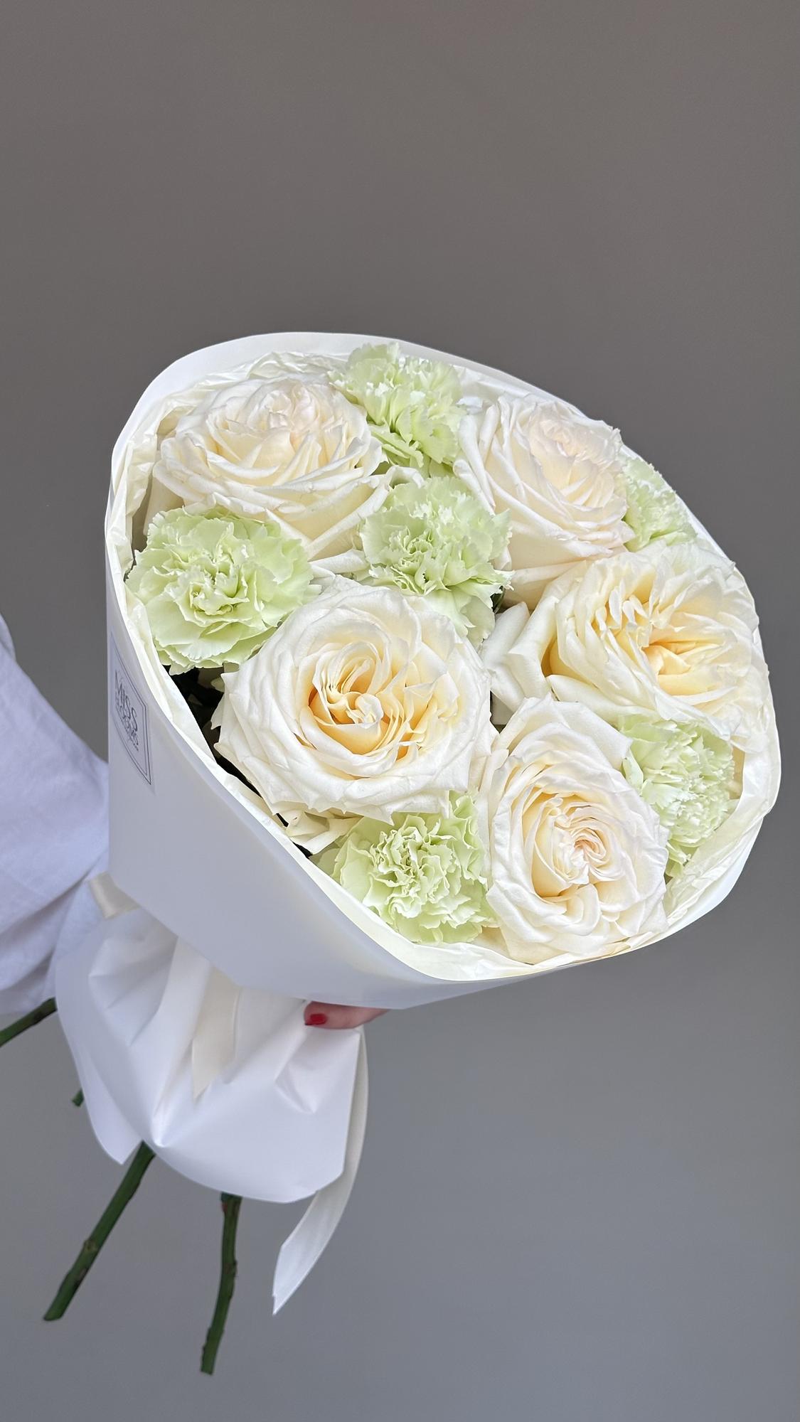 Букет из пионовидной розы Candlelight и диантусов