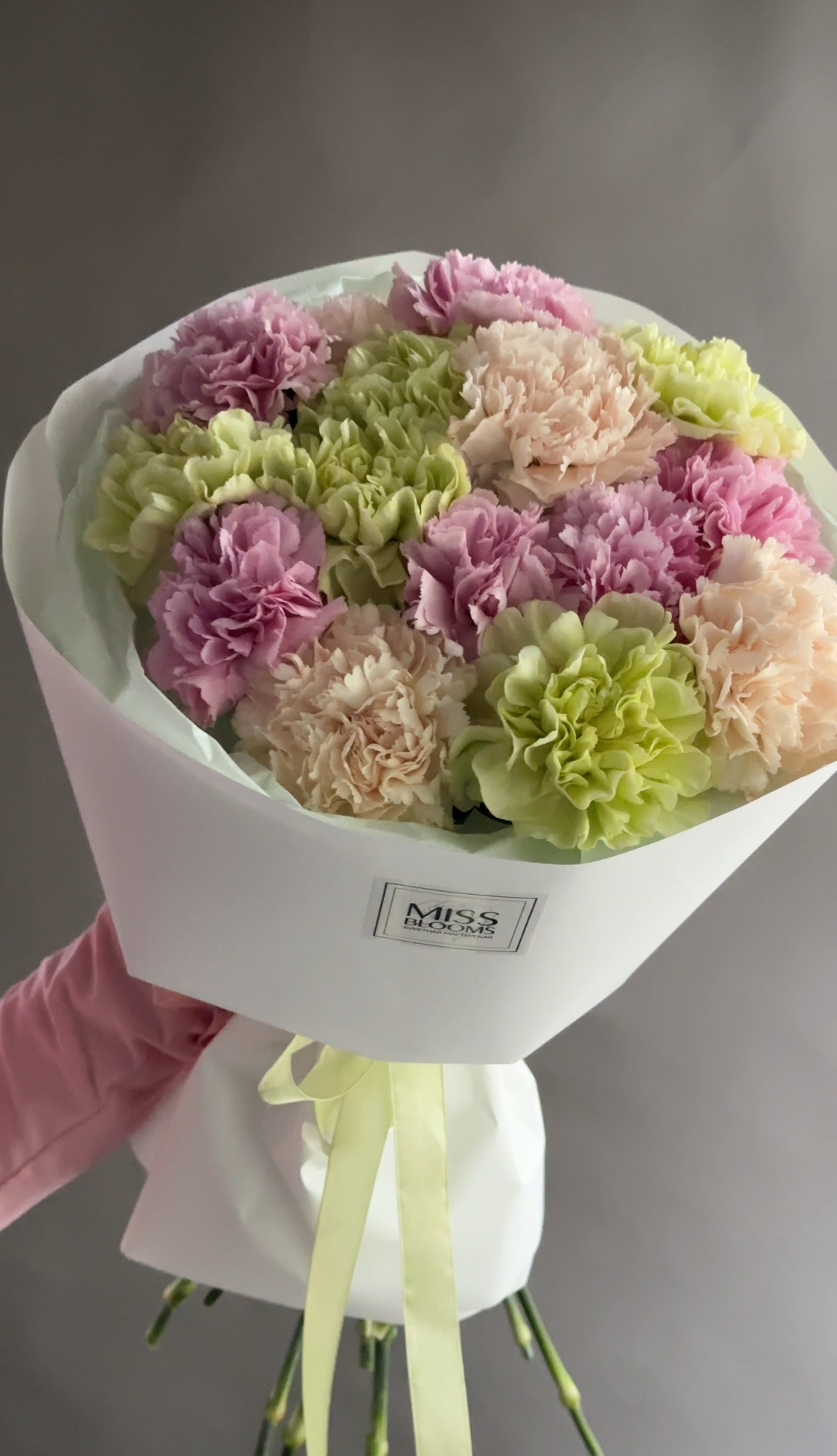 Букет  из цветных диантусов