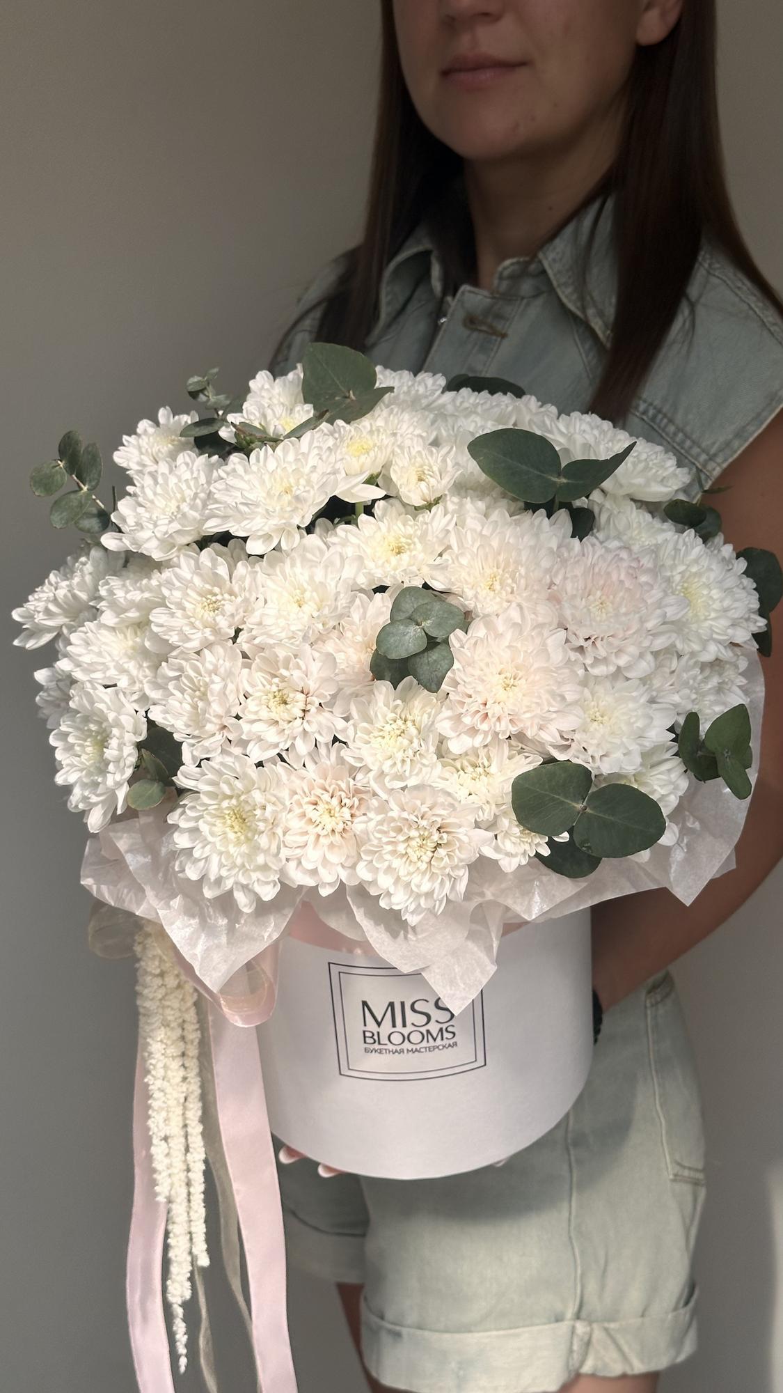 Композиция из хризантем в коробке «Annabelle»