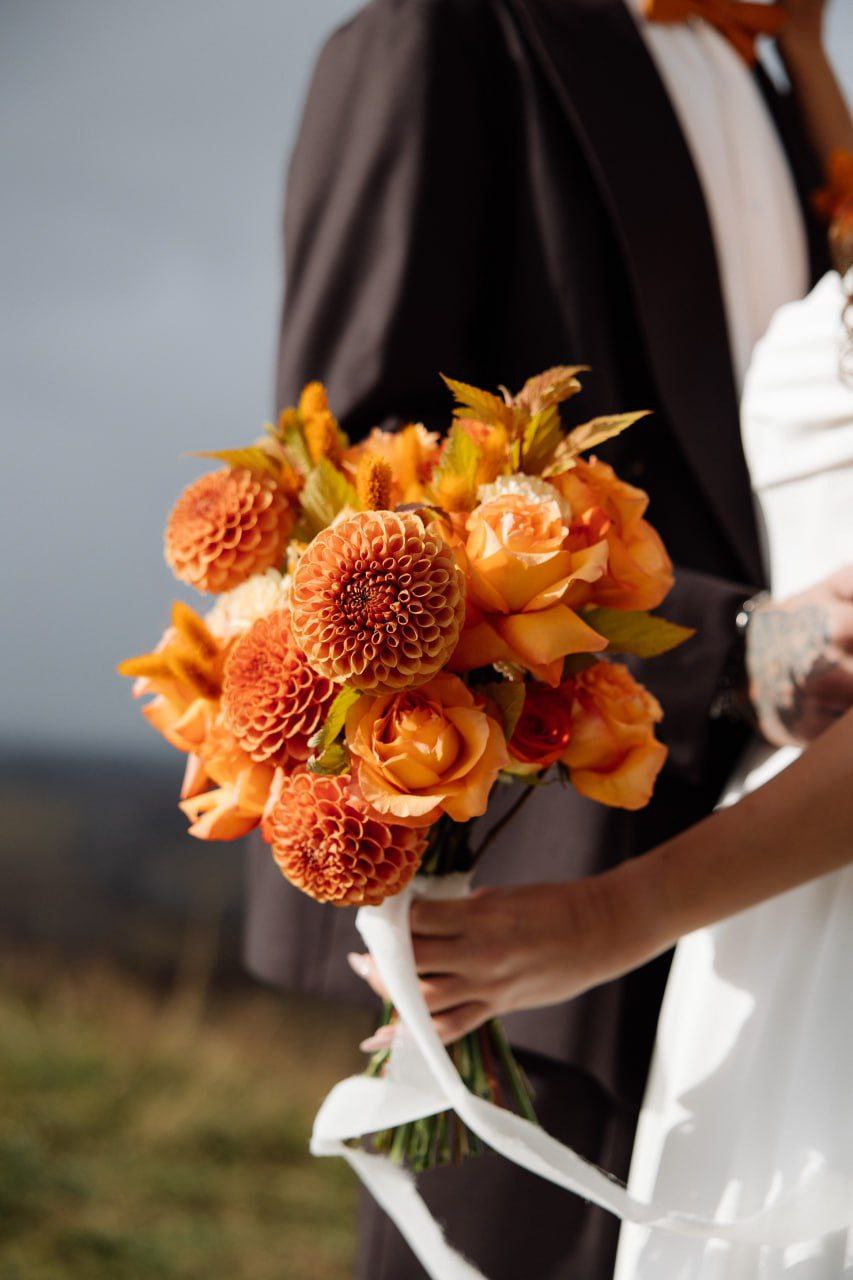Букет невесты с георгинами