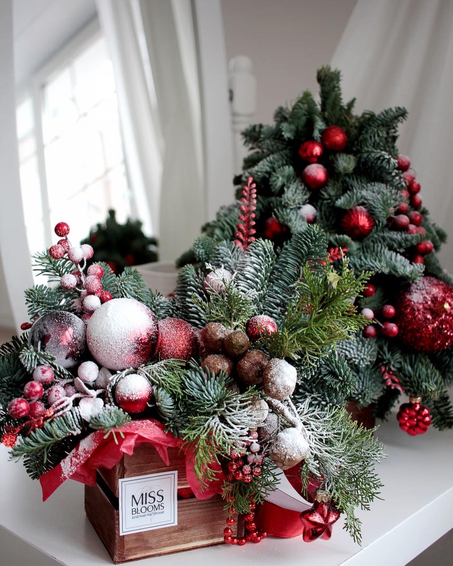 Новогодняя композиция в красных тонах