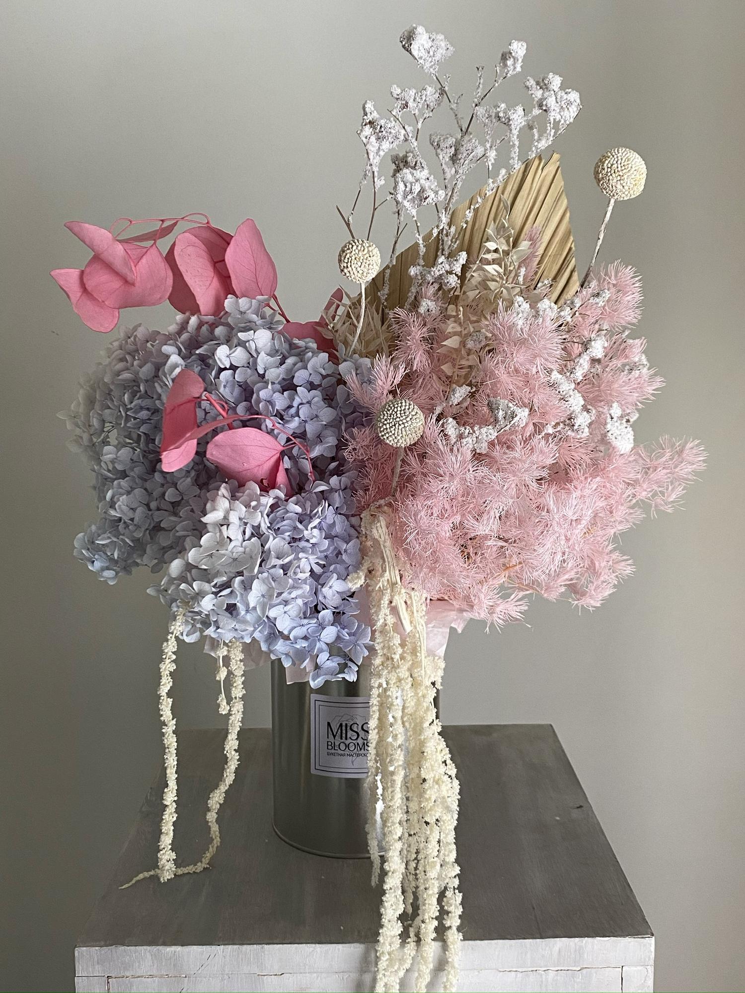 Интерьерная композиция из сухоцветов