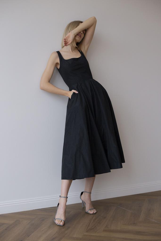 Платье чёрное из тафты