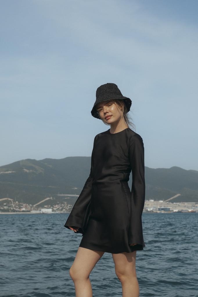 Платье с открытой спиной