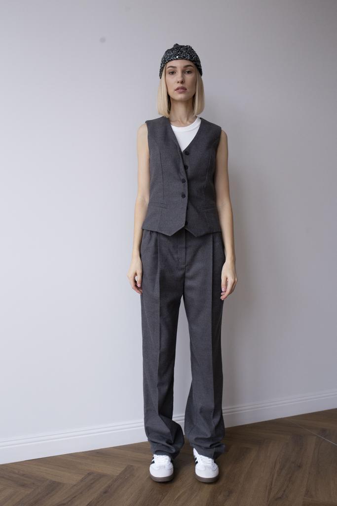 Брюки серые классические с защипами