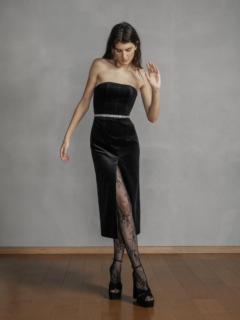 Платье длины миди из бархата