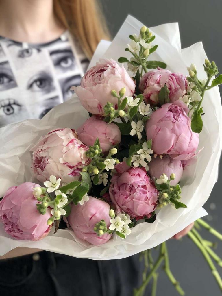 В букете: пионы и  оксипеталум #208