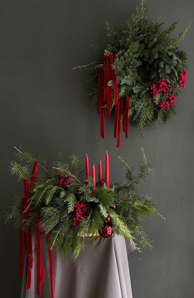 Новогодняя композиция и рождественский венок