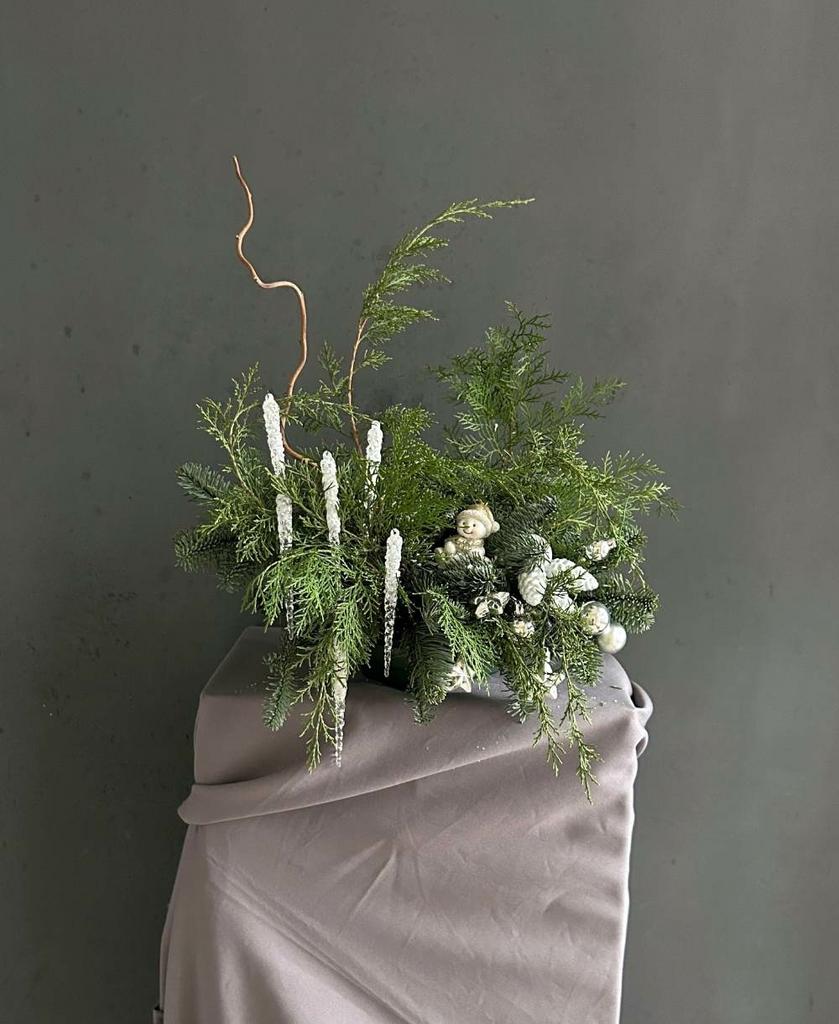 новогодняя композиция из хвои