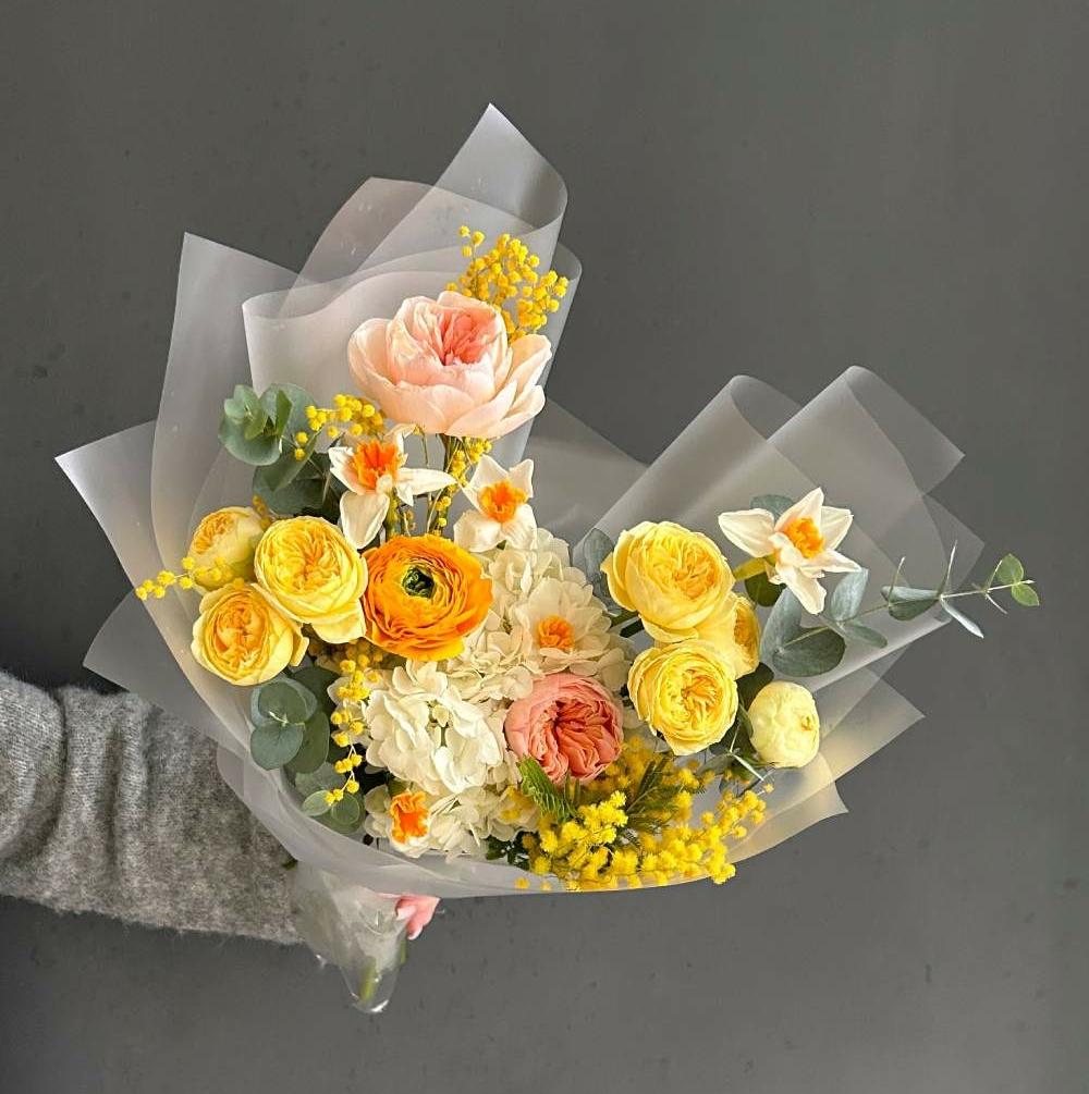 букет желтых цветов крупным планом