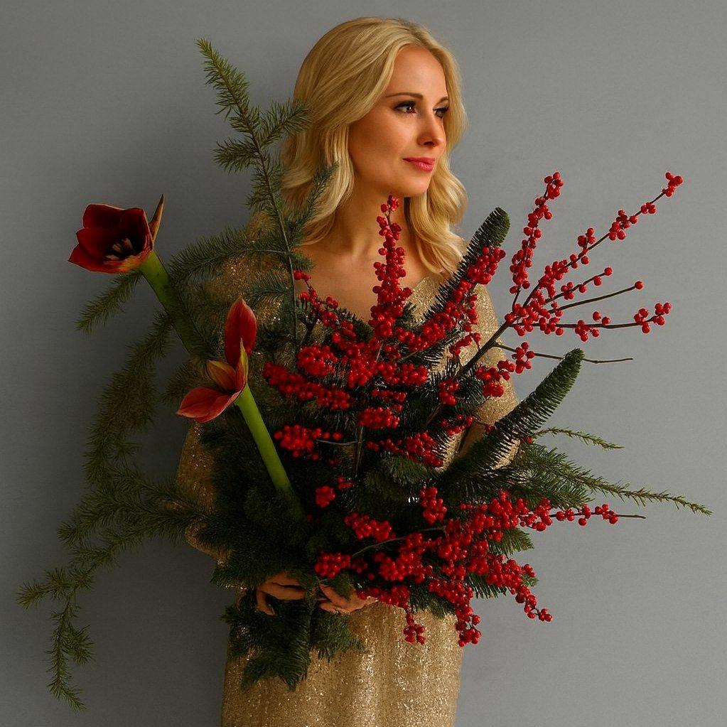 новогодний букет из веток кедра