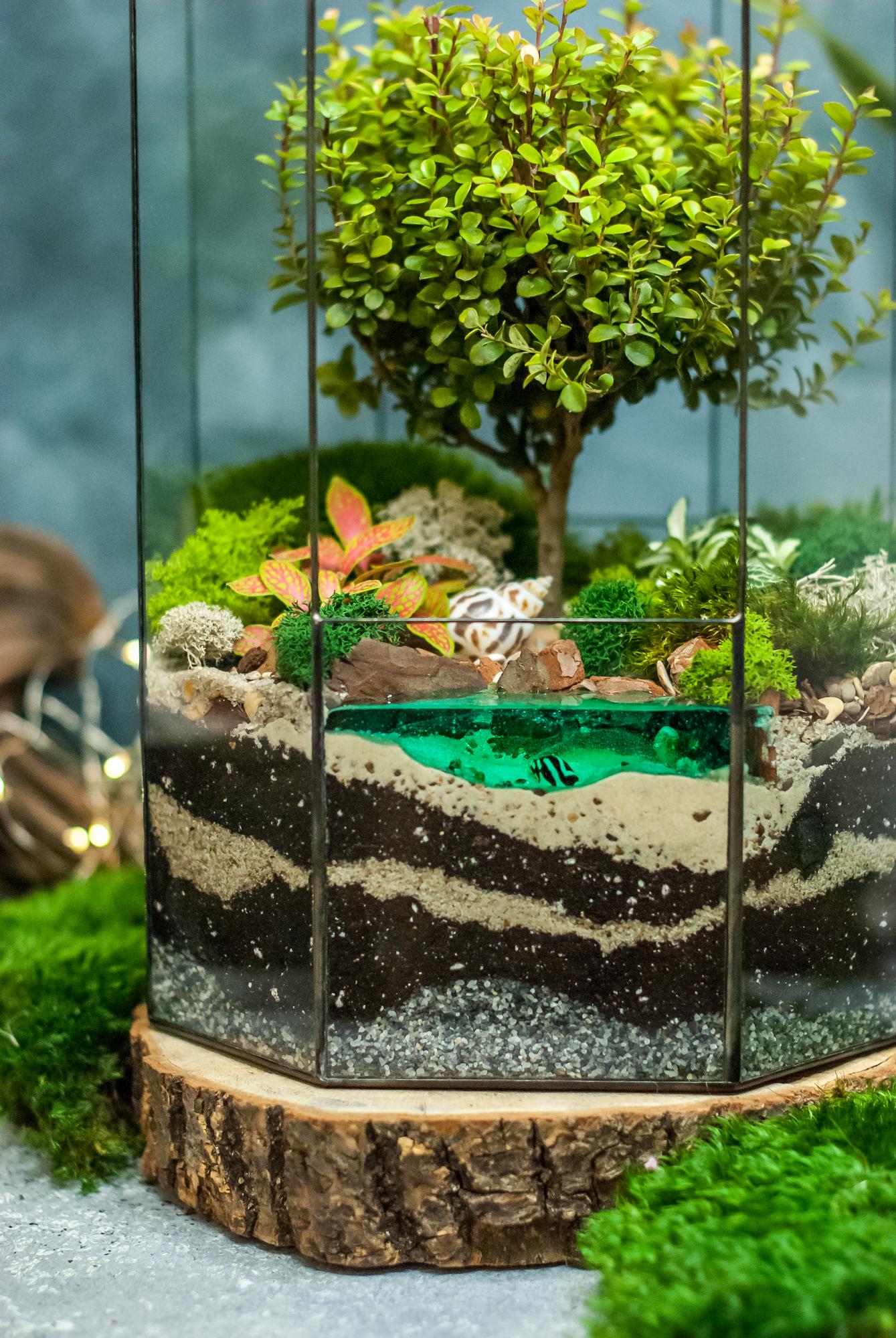 Бонсариум 45 см. с мирсиной и озером