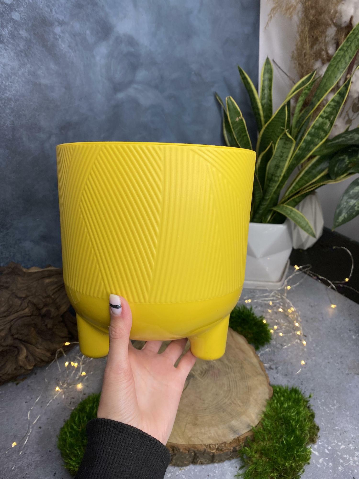 Кашпо на ножках Медовый