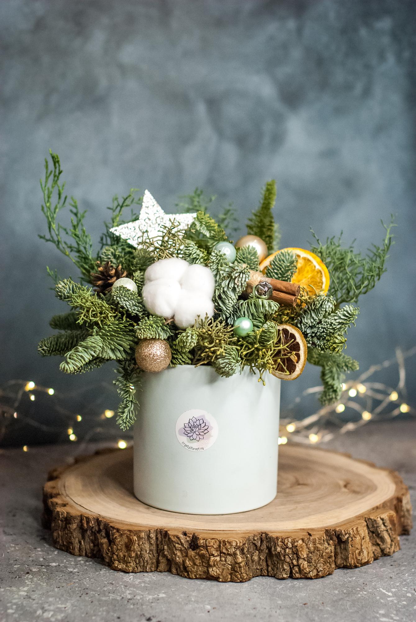 Композиция из ели Нобилис в коробочке