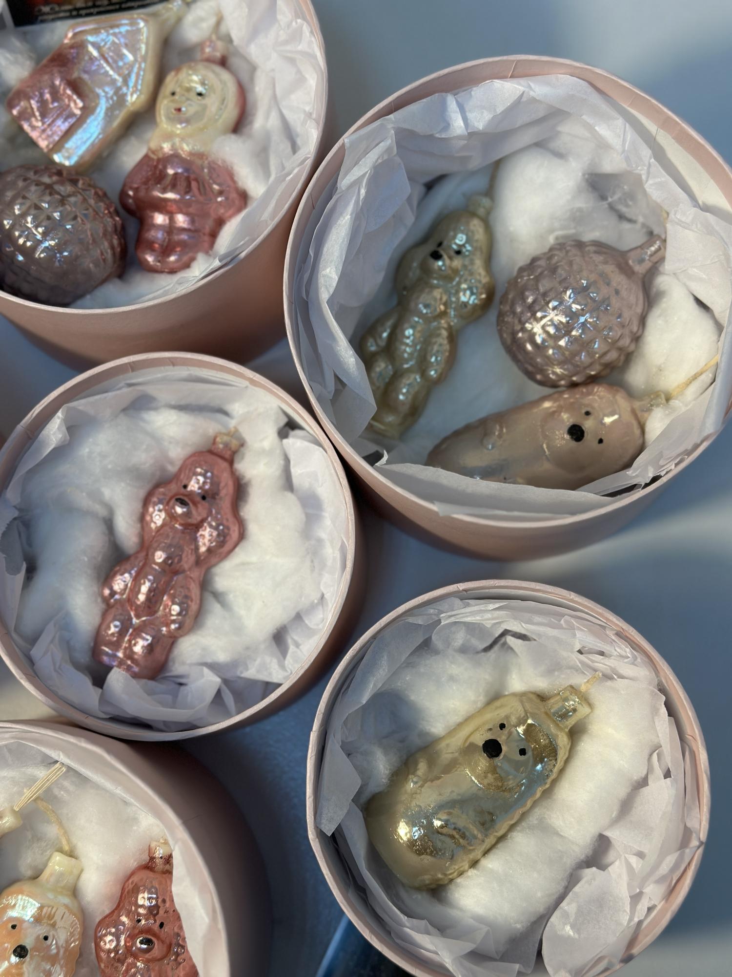 Свечи-игрушки. Воспоминания из детства. Набор из одной свечи-игрушки в подарочной упаковке.