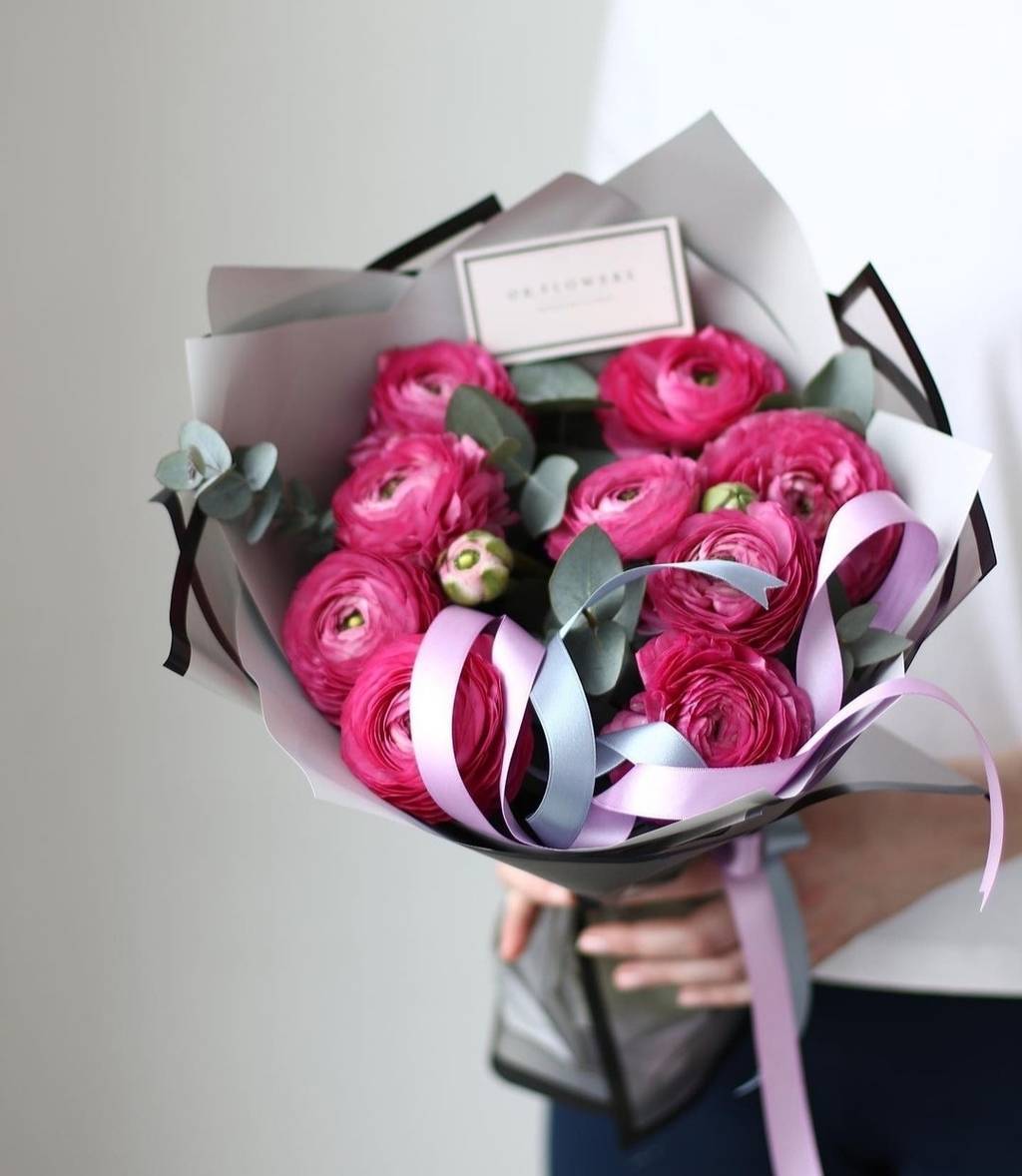 Ранункулюсы ярко-розовые