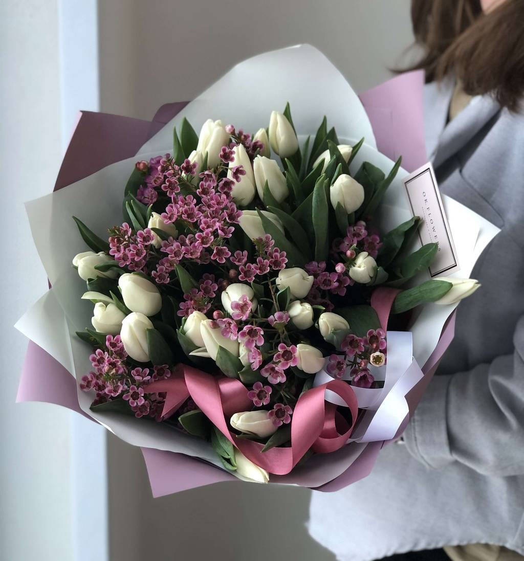 Тюльпаны и хамелациум