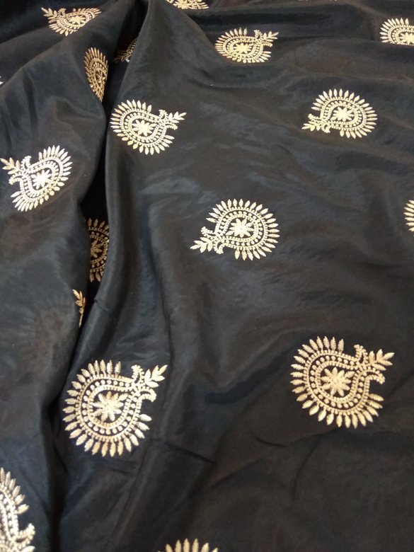 Батист с вышивкой