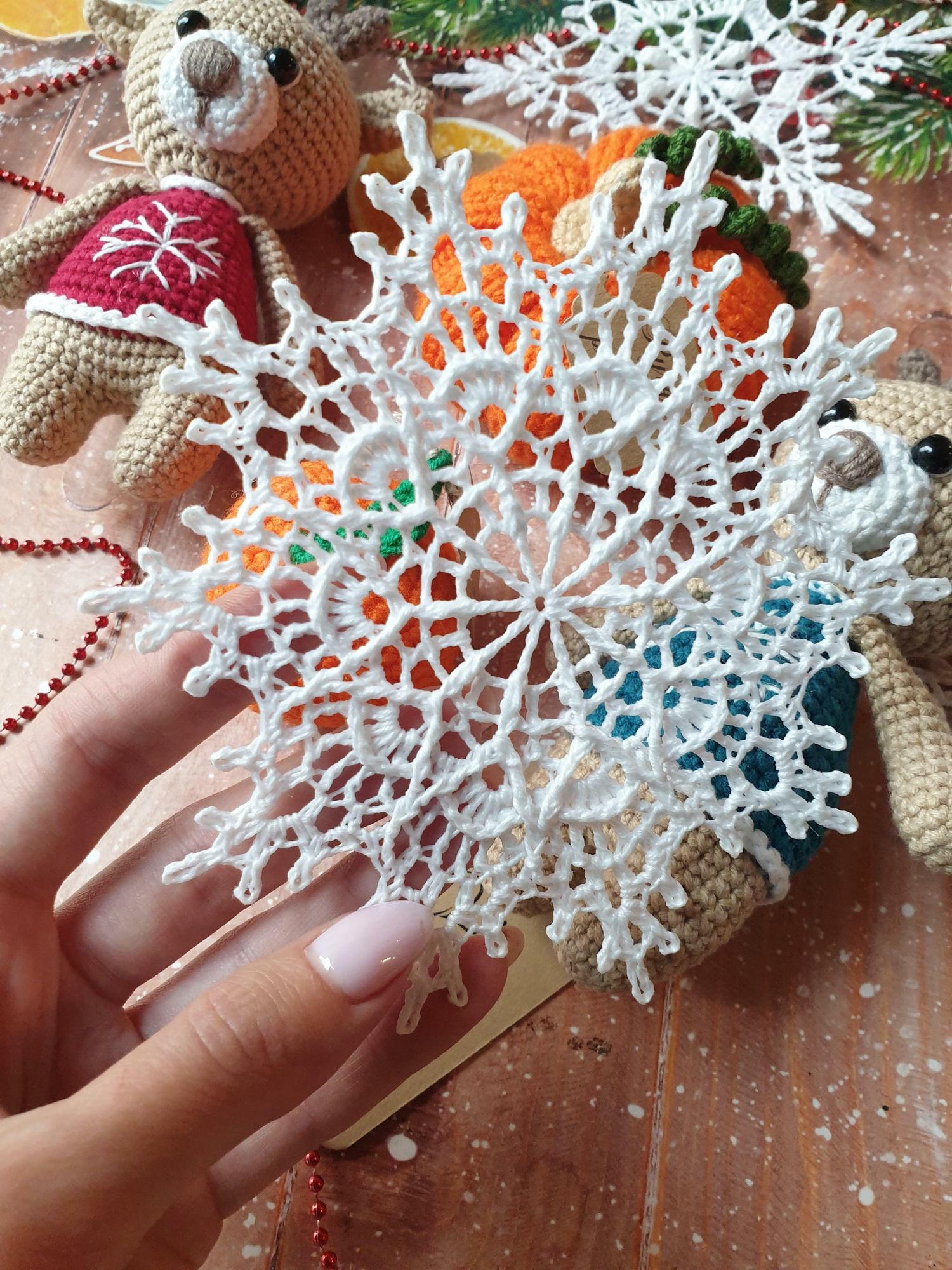 Вязаные снежинки