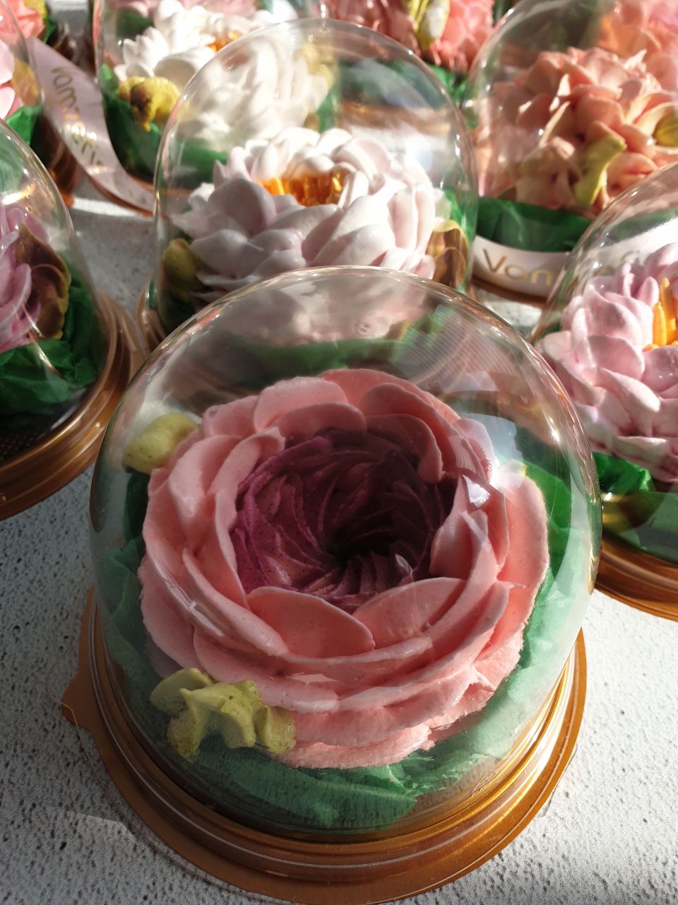 Зефирный цветок в индивидуальной упаковке под прозрачным куполом (пластиковая колба)