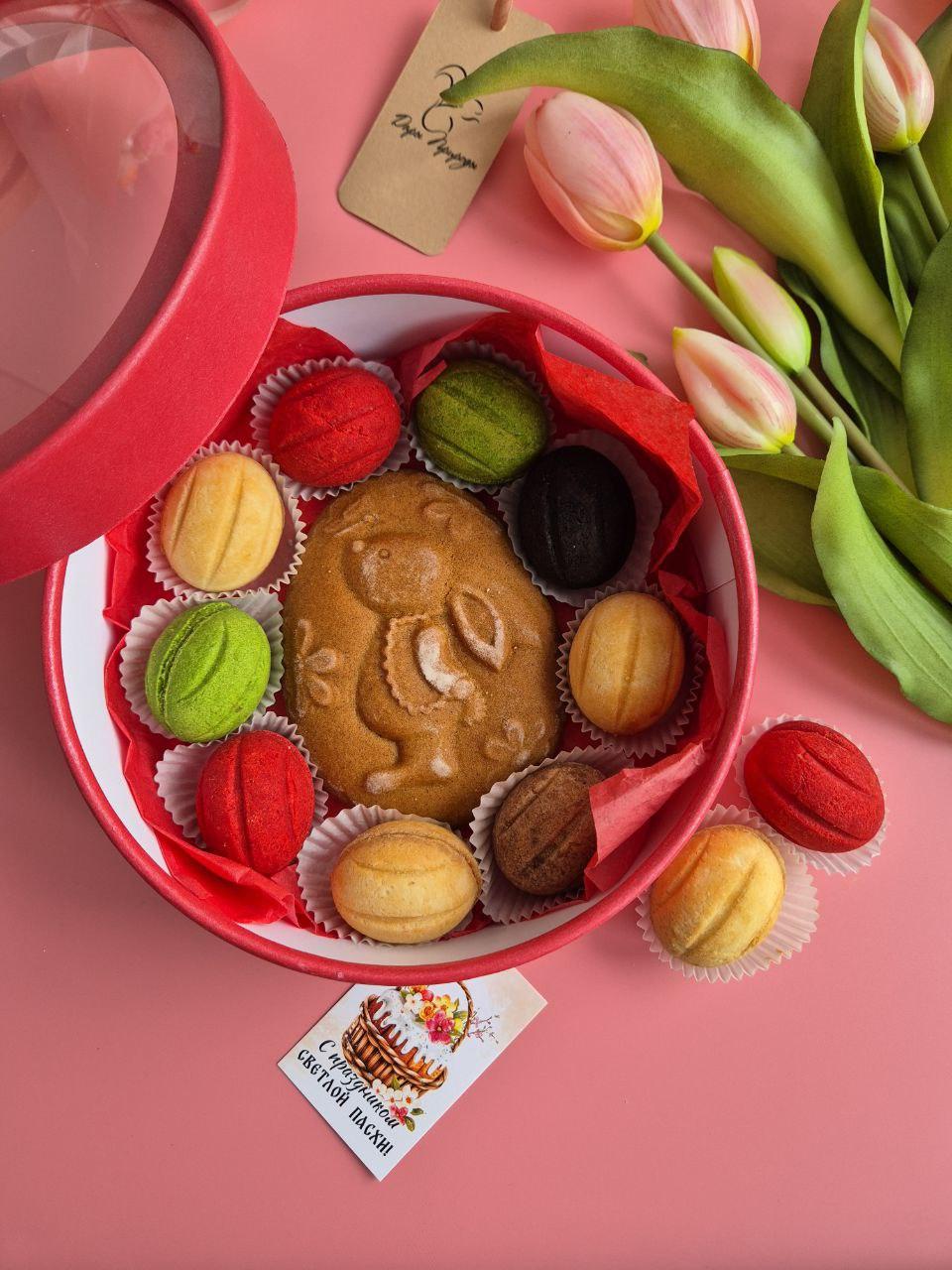 Пасхальное ассорти из песочно-миндальных орешков с различными начинками и пряником с начинкой