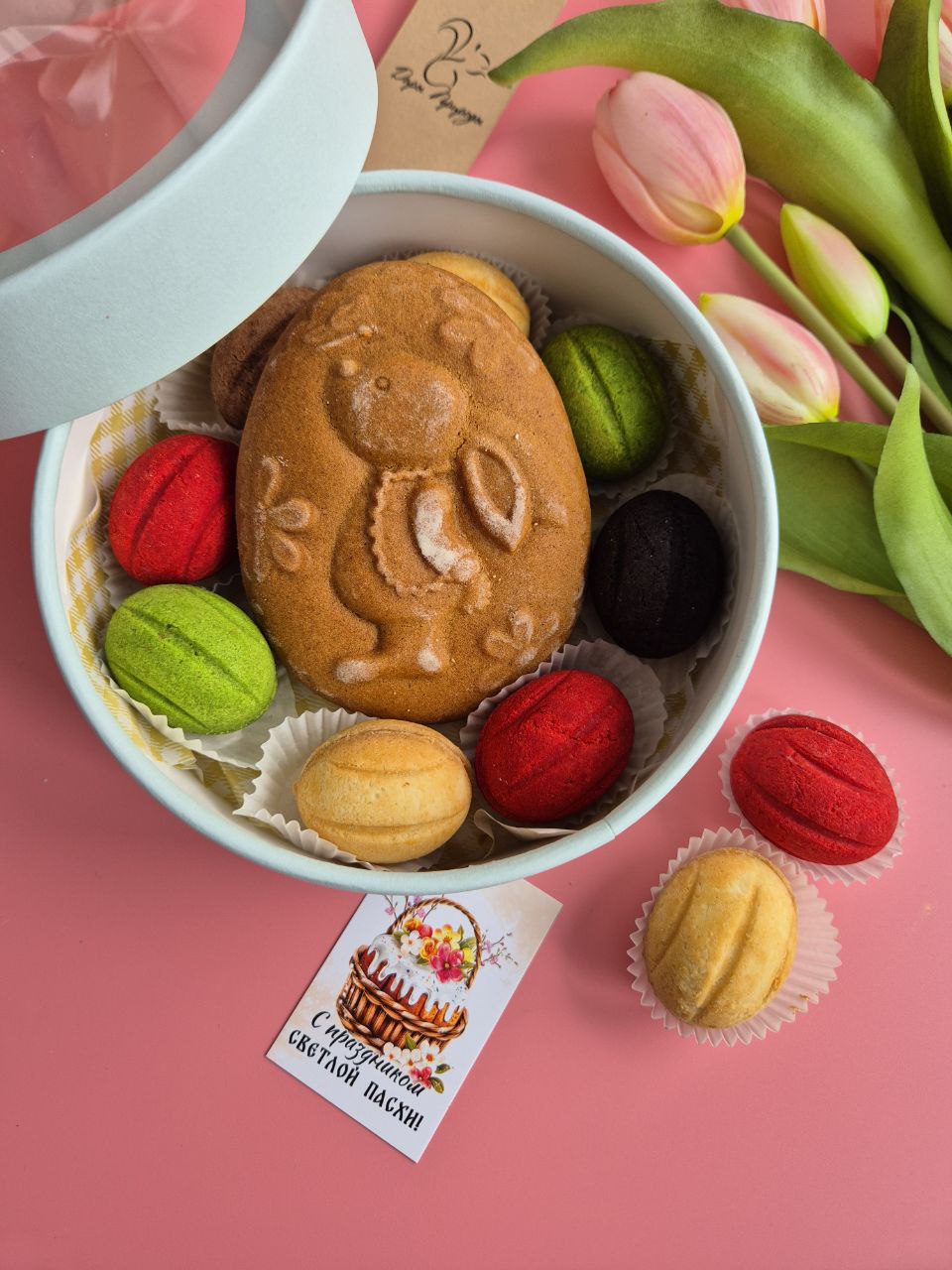 Пасхальное ассорти из песочно-миндальных орешков с различными начинками и пряником с начинкой