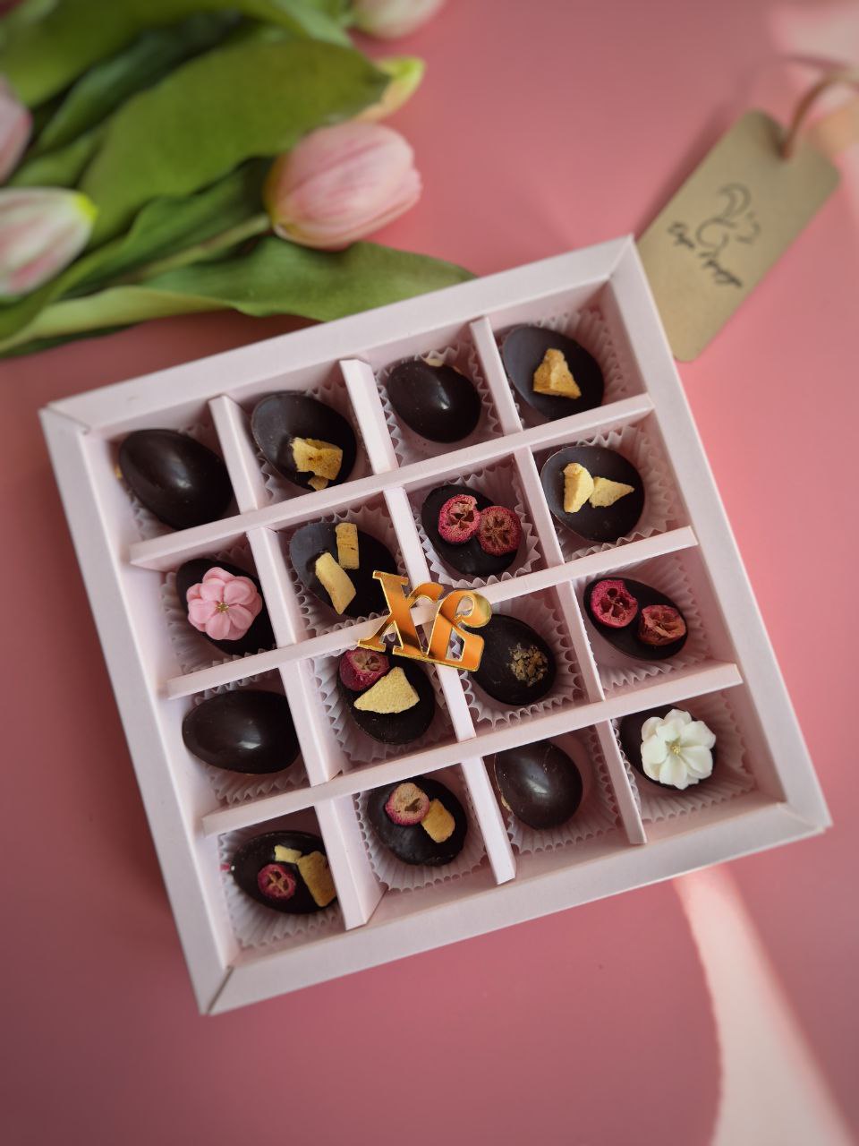 Шоколадные наборы ассорти с сублиматами фруктов, ягод и орехами