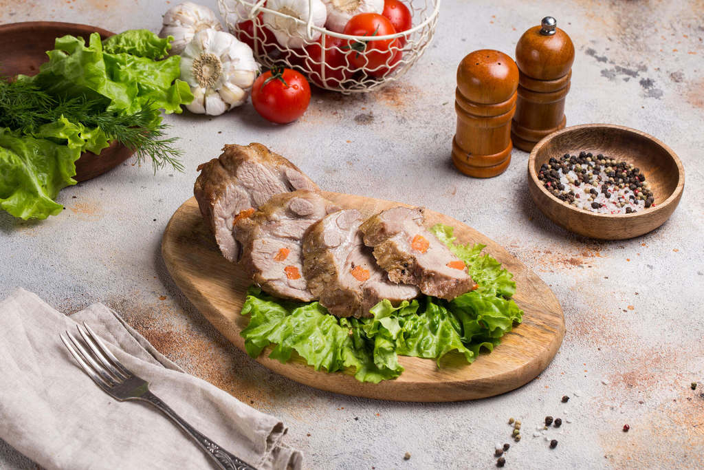 Буженина для запекания нашпигованная, 500 г.