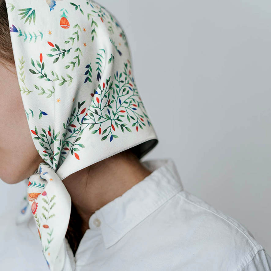 Шелковый платок "Керка" бежевый 65х65 см