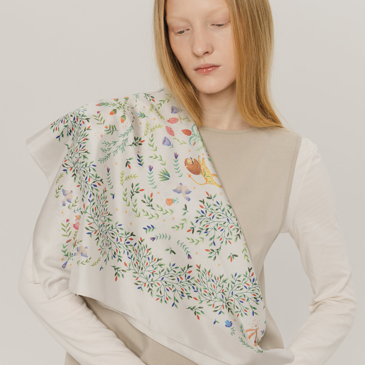 Шелковый платок "Керка" бежевый 65х65 см