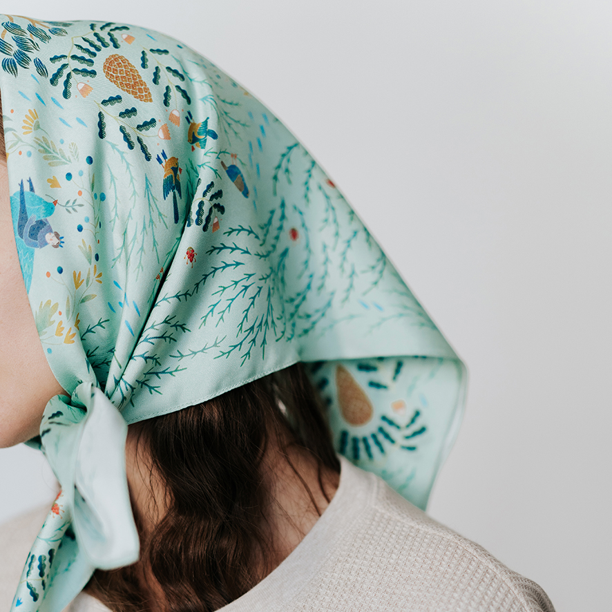 Шелковый платок "Сариола" 65х65 см