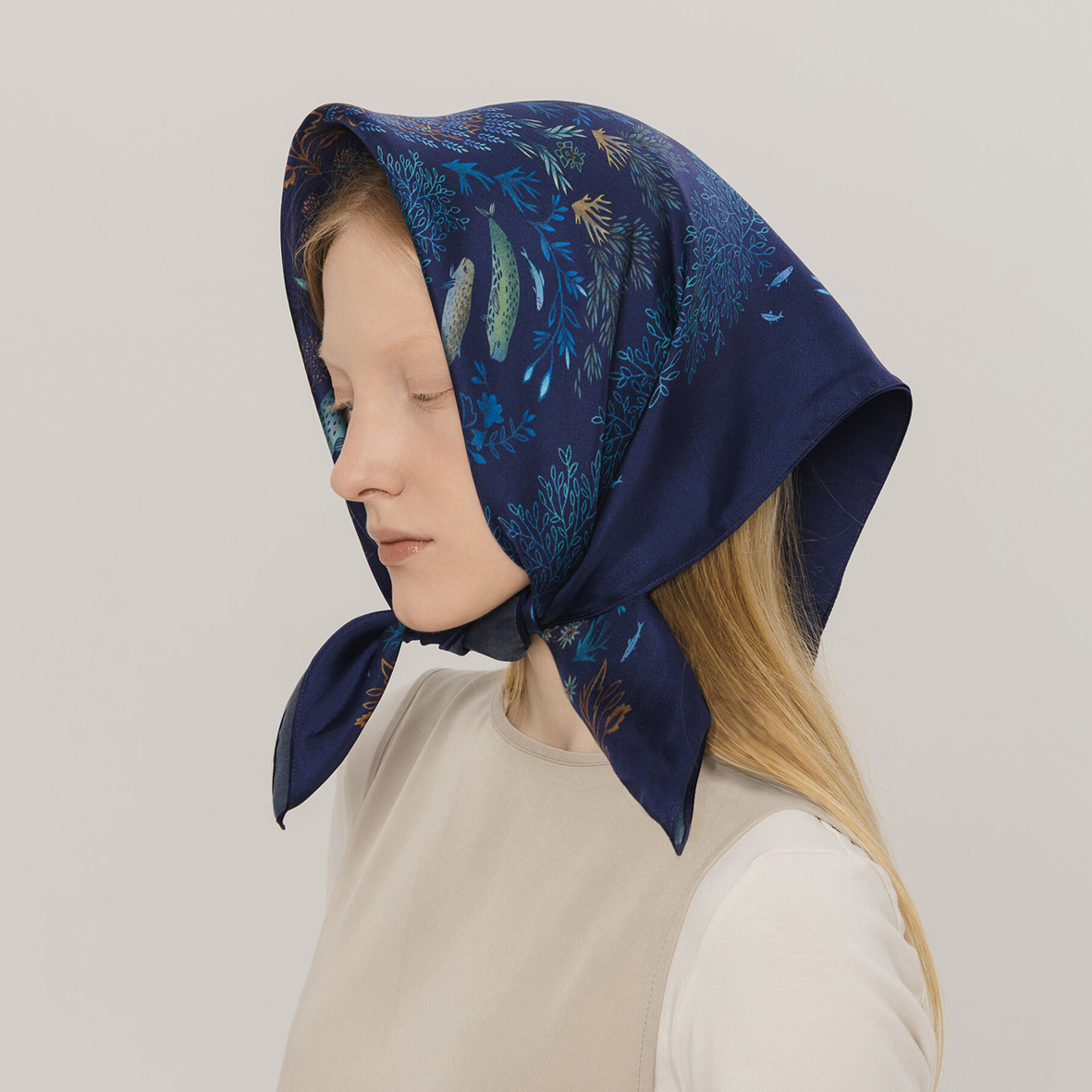 Шелковый платок "Луотола" синий 65х65 см