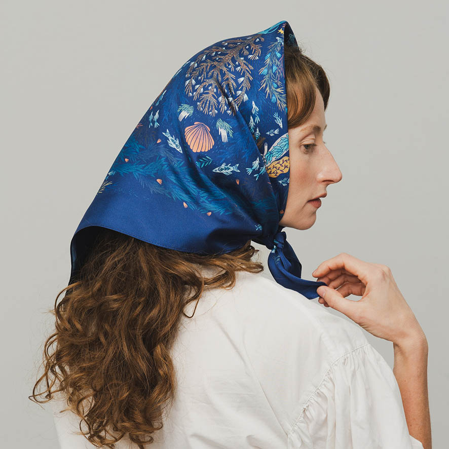 Шелковый платок "Гандвик" синий 65х65 см