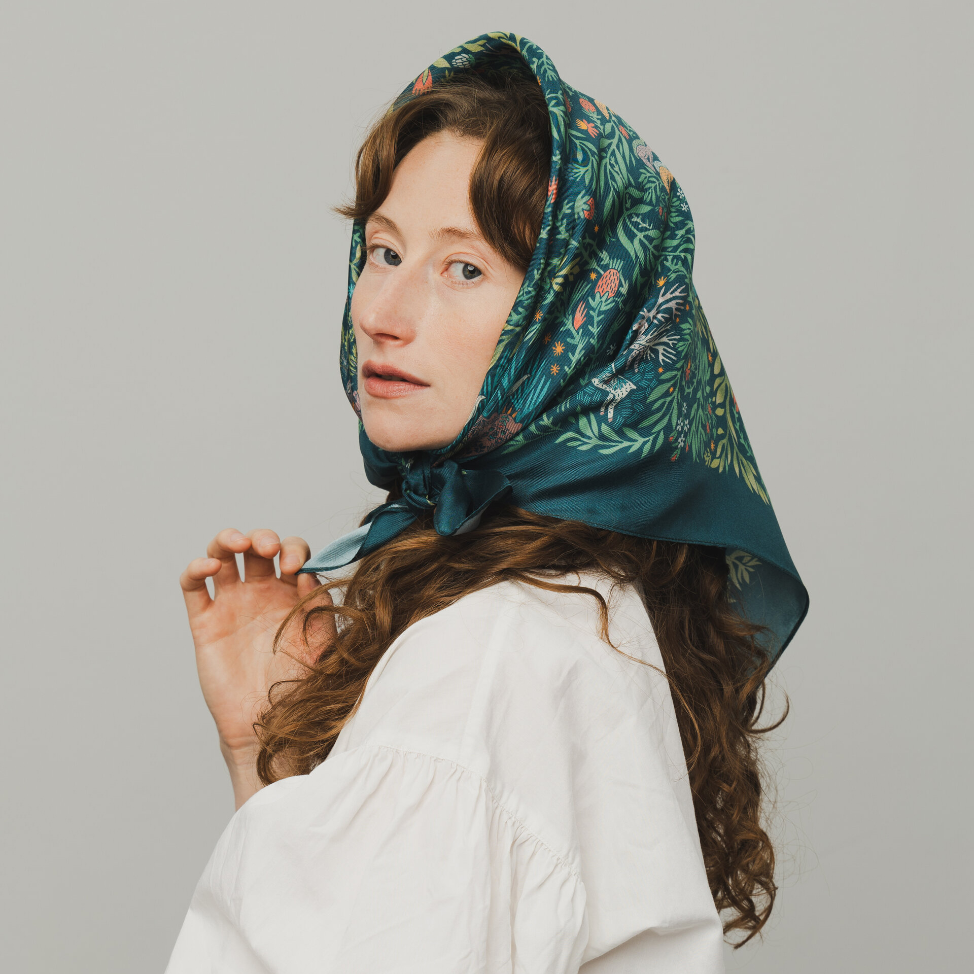 Шелковый платок "Биамия" зеленый 65х65 см