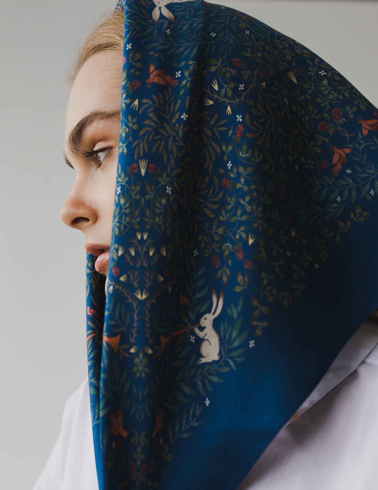 Шелковый платок "Шылад" синий 65х65 см