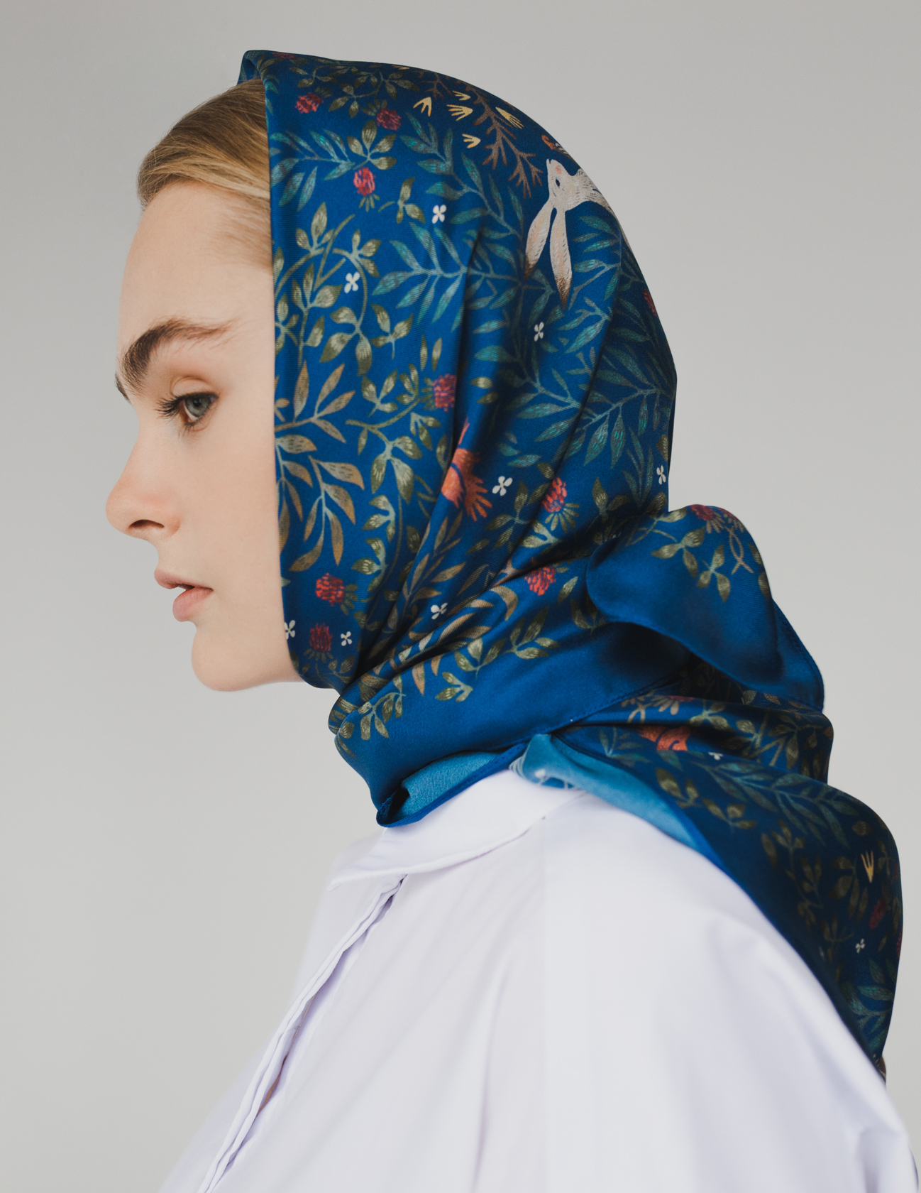 Шелковый платок "Шылад"синий 90х90 см