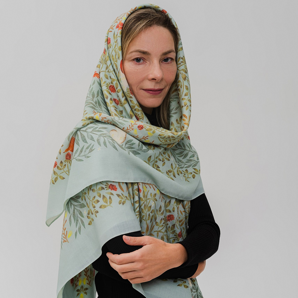 Шерстяная шаль "Шылад" голубой фон