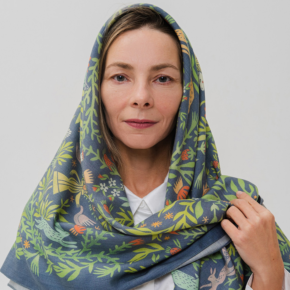 Шерстяная шаль "Биармия" зеленый фон