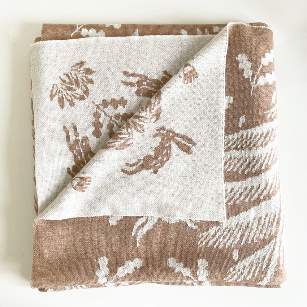 Плед вязаный с авторским принтом "Сосново" Бежевого цвета