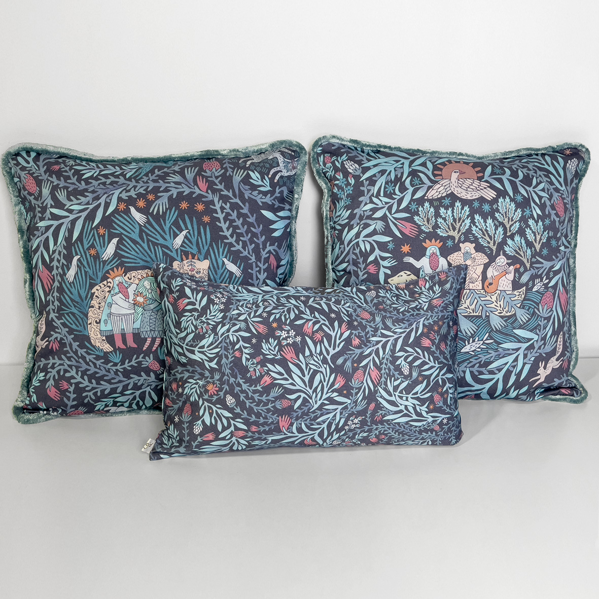 Подушка Биармия (серый фон)