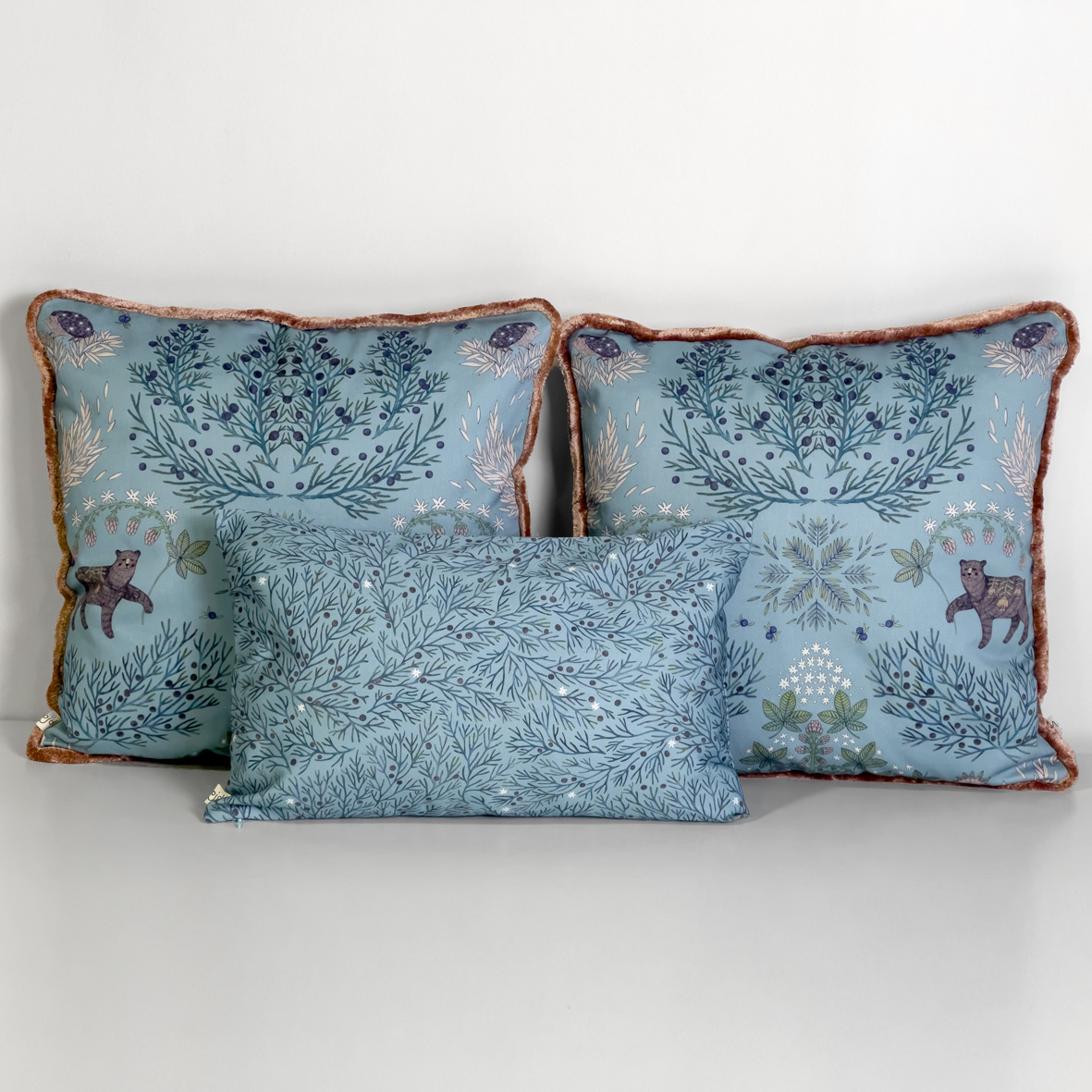 Подушка Ошпи (голубой фон)