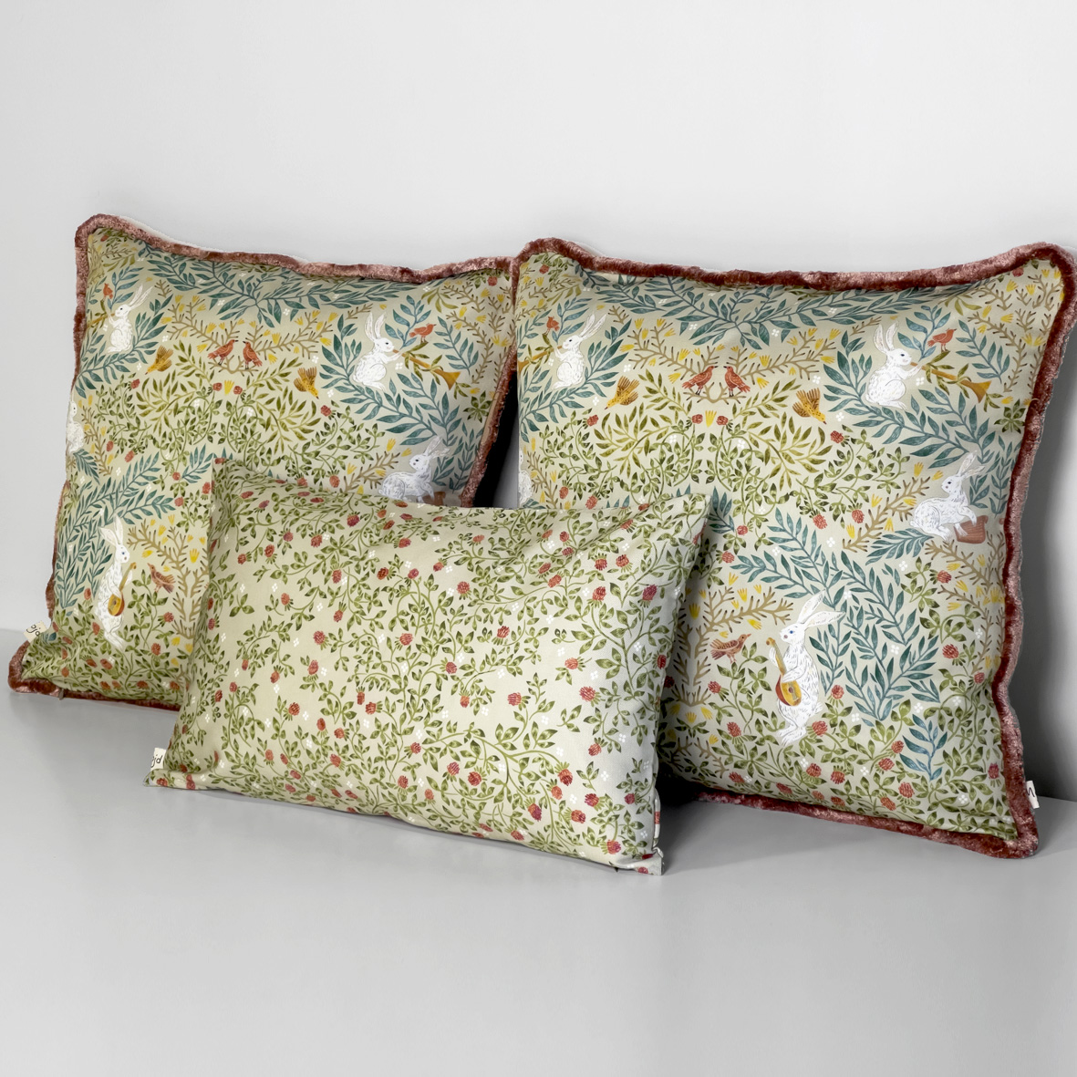 Подушка Шылад (бежевый фон)