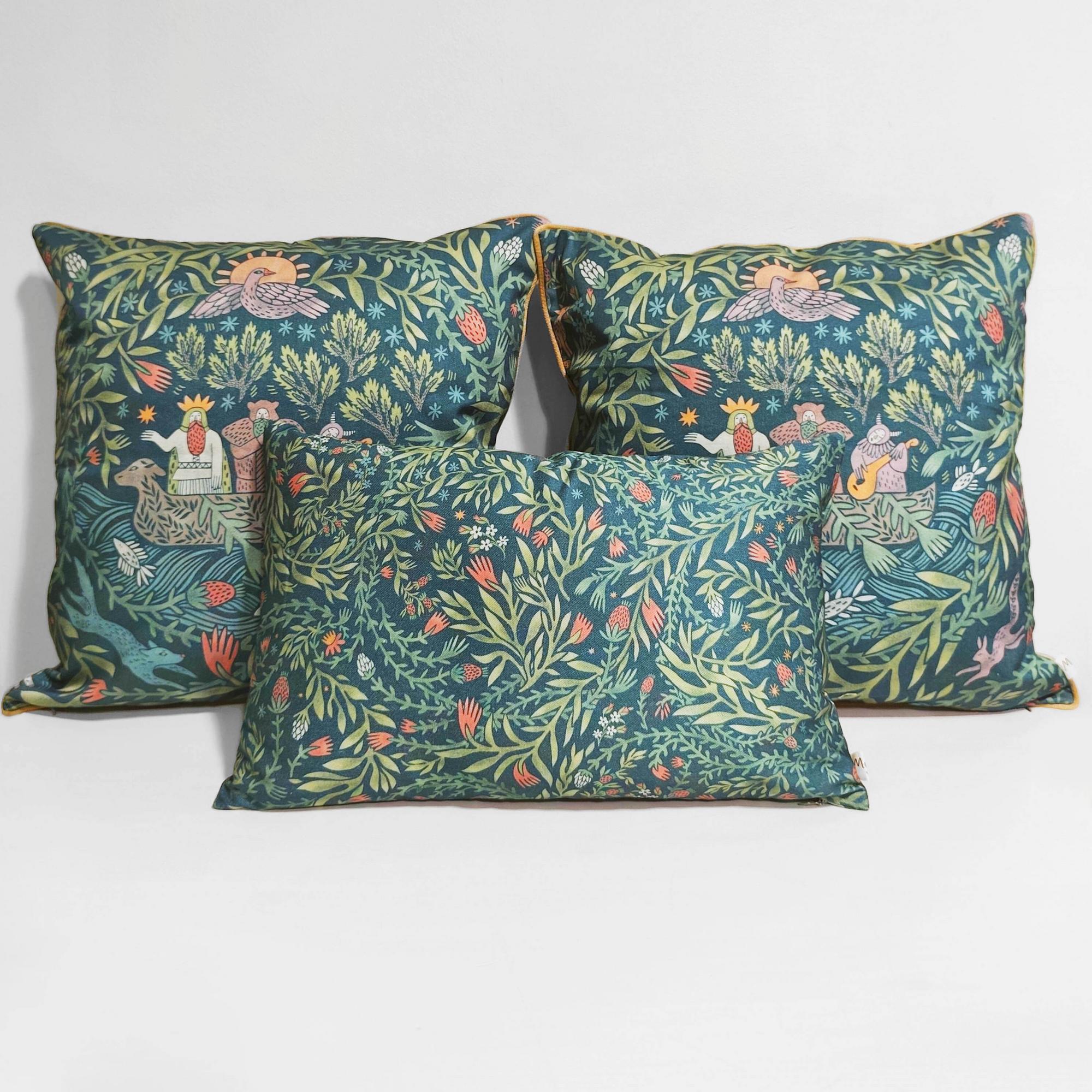 Набор подушек Биармия на зеленом фоне