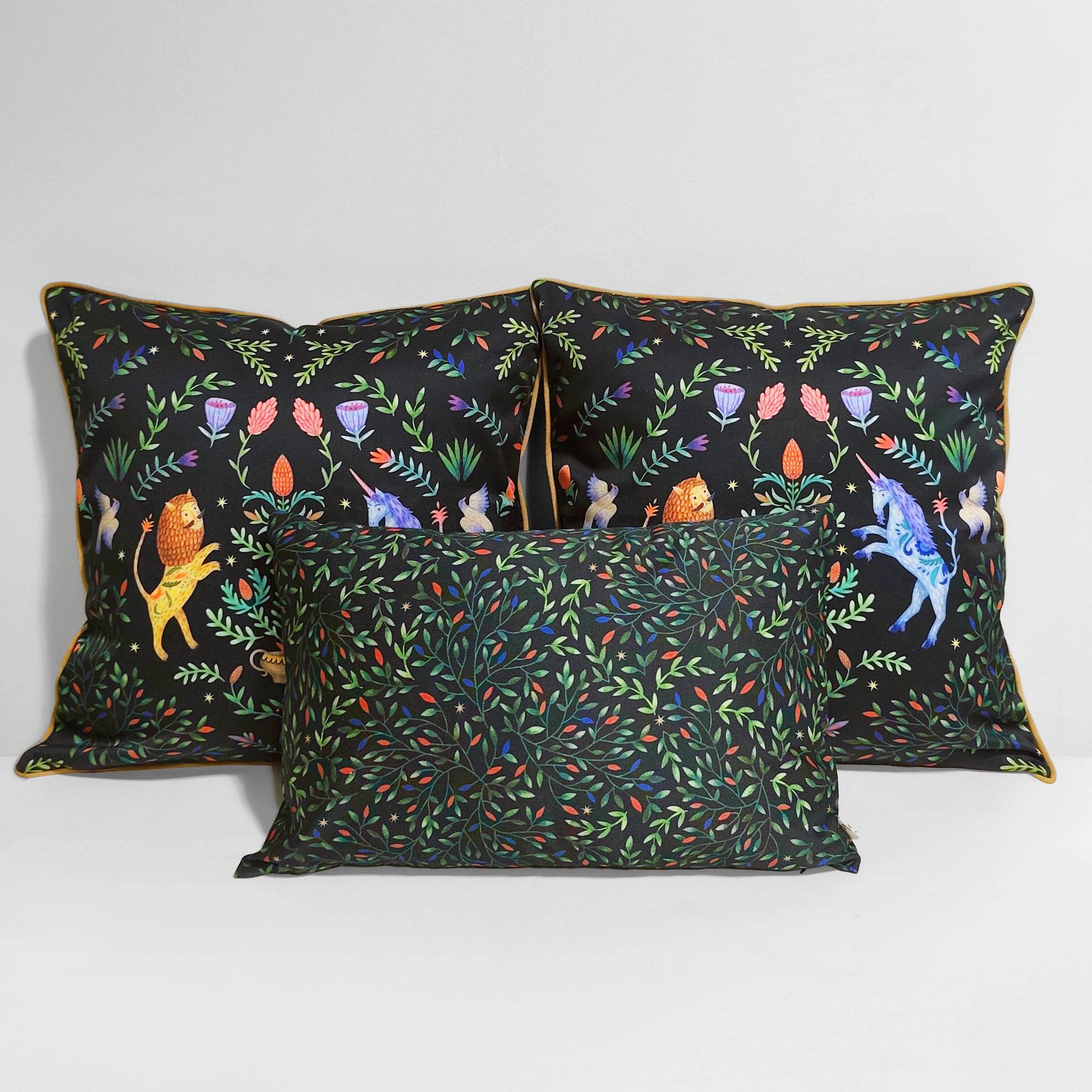 Набор подушек Керка на черном фоне