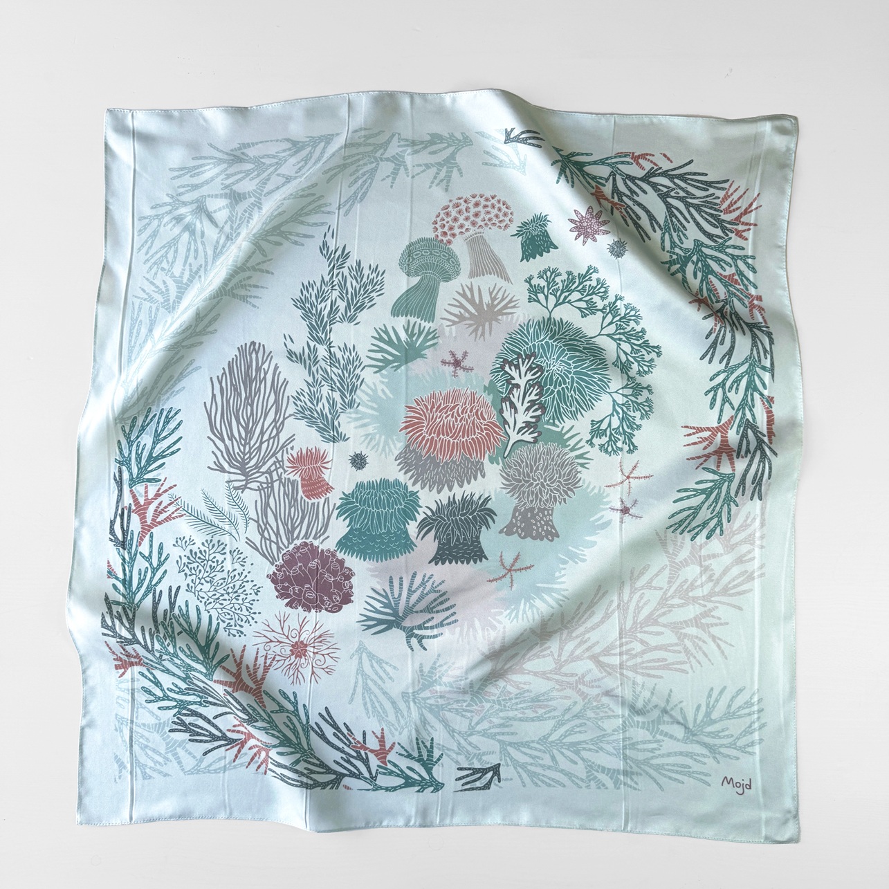 Особенный шелковый платок "Актинии светлый" 65х65 см